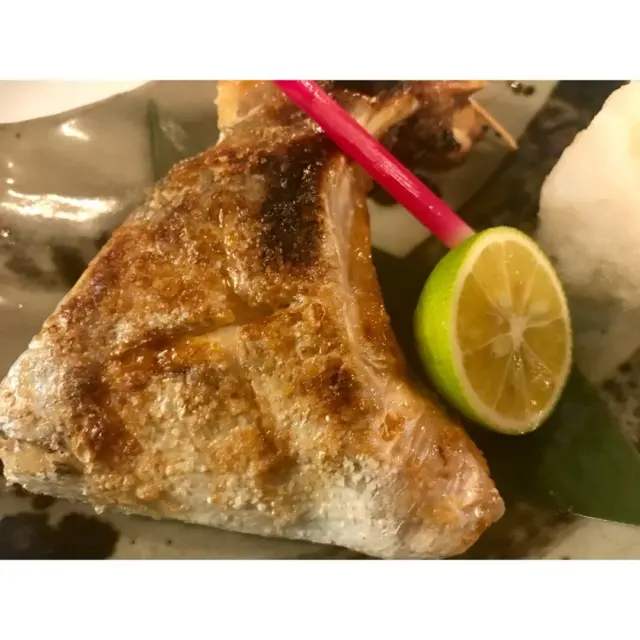 IZAKAYAjiji三島店です✨

大人気商品!!
カマの塩焼き🐟
お酒との相性ピッタリ!!
老若男女問わず人気商品です!!
数に限りがありますので是非お早めに😉➰🙌

本日、お席空いてます!!
お電話お待ちしてます!!

◎居酒屋時々三島店
◎愛媛県四国中央市寒川町335
◎TEL(0896)-24-1511

#グルメ #愛媛グルメ #しこちゅーグルメ #居酒屋 #しこちゅー居酒屋#時々 #jiji三島店  #メニュー #jiji #えひめ #しこちゅー #三島  #テイクアウト #お持ち帰り # #オードブル #刺身 #pizza  #グルメ  #しこちゅーぐるめ#ぐるめすきな人と繋がりたい #お客様に感謝  #本日もご来店お待ちしております❣️
